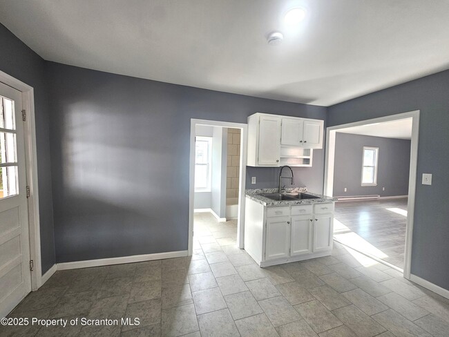 Photo - 125 N River St Apartment