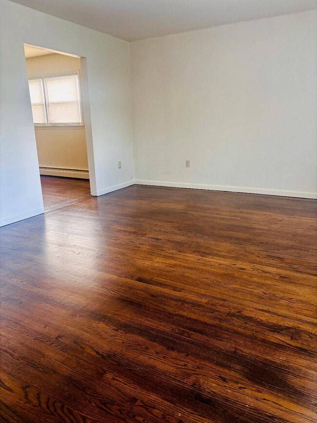 Building Photo - 22 Grasmere Ave Rental
