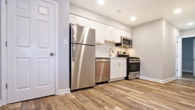 Photo - 3746 W Leland Ave Unit 1C
