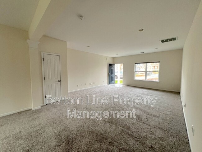 Photo - 702 Perth Dr