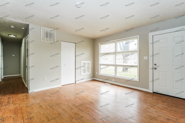 Photo - 3491 Ontario St