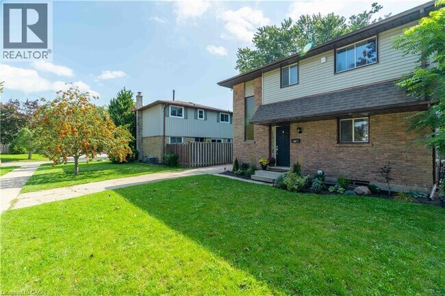 Photo - 232 Cedarwoods Crescent
