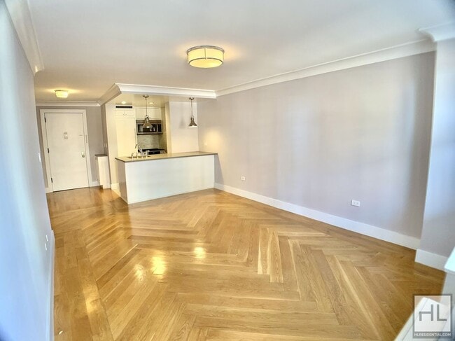 NO FEE 3 bedroom 2 bathroom with washer and dryer and Balcony / West 97th Street