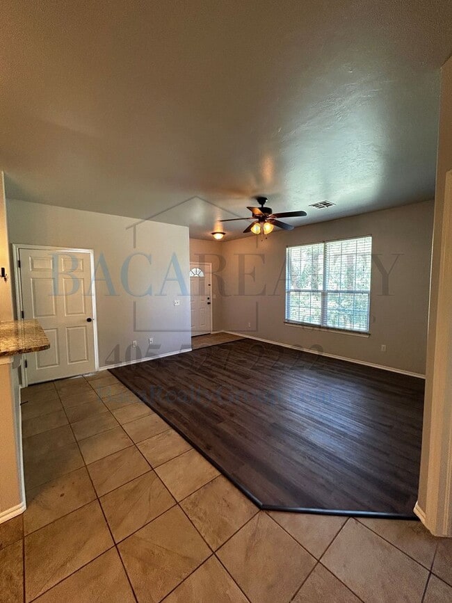 Photo - 3BR 2BA duplex with 2 car garage in Yukon!!