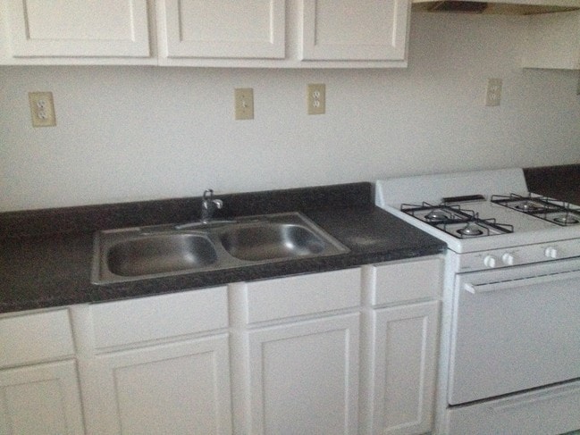 Kitchen - 26948 Prospect St