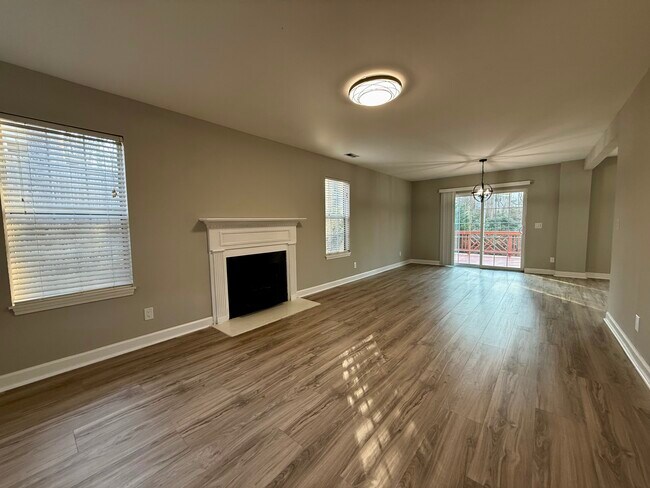 Photo - 27 Montford Ct