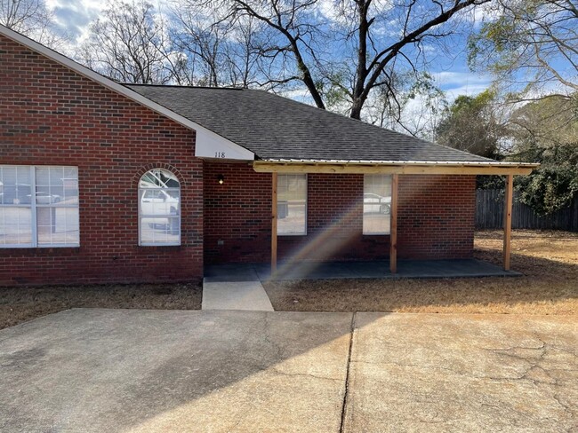 Newly Remodeled Duplex Available this Fall! - Newly Remodeled Duplex Available this Fall! House