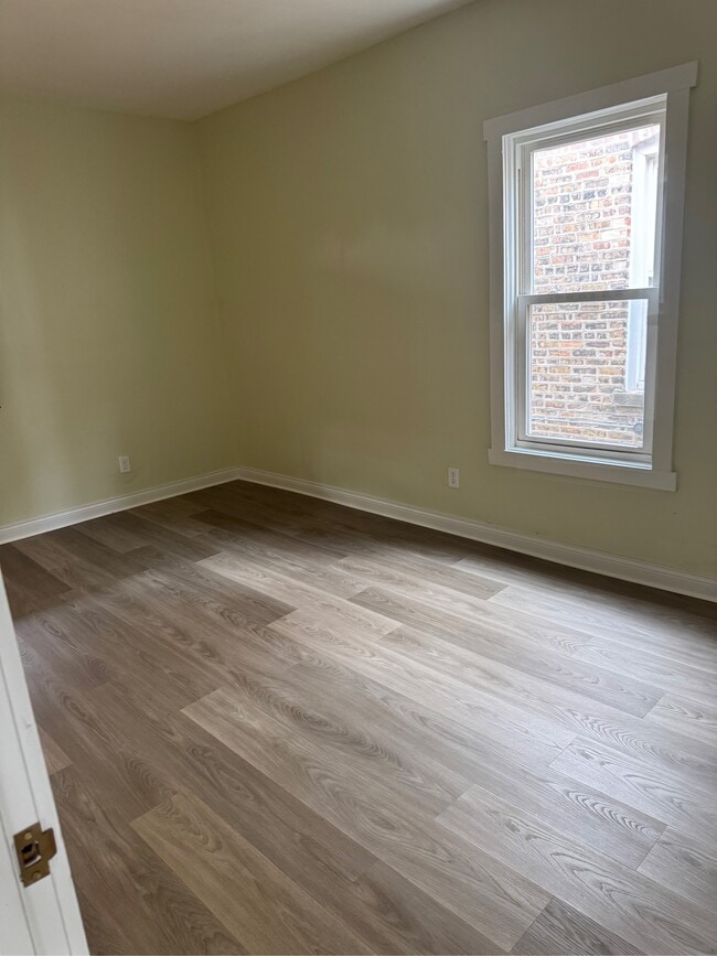 Photo - 5965 W Erie St