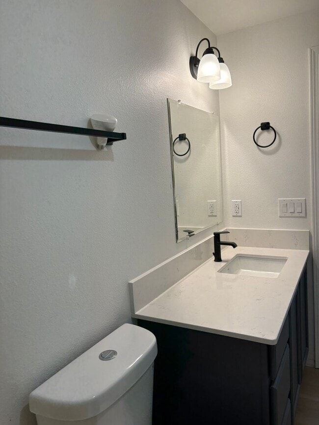 Photo - Huntington Rd. Duplex Unidad A