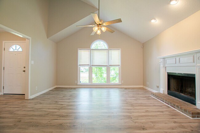 Photo - Pet Friendly Three Bedroom!