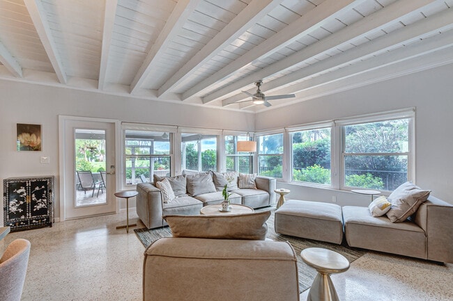 Photo - 626 N Lakeside Dr