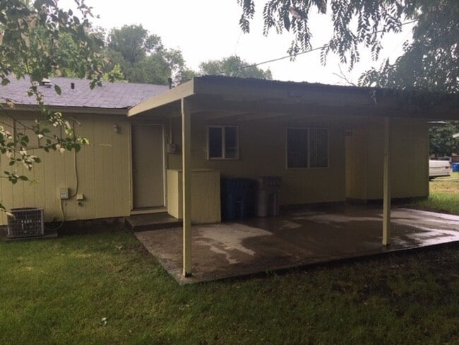 Photo - 915 W Delaware Ave