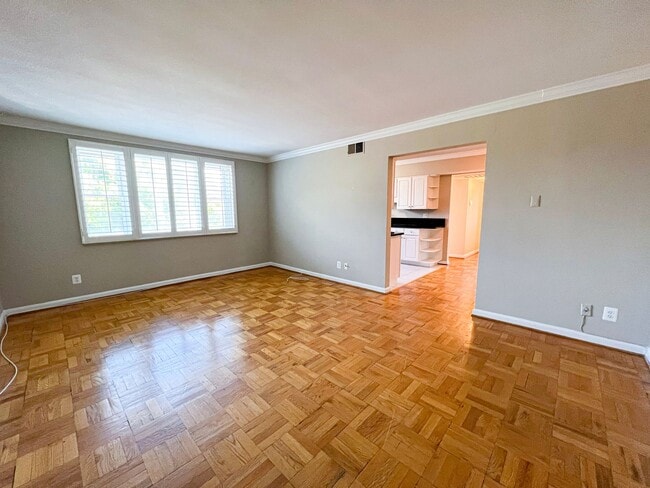Photo - Sun-filled 1 Bed 1 Bath Condo With Garage ...
