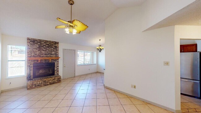 Photo - 3 Bed / 1.75 Bath in Alamogordo, NM!