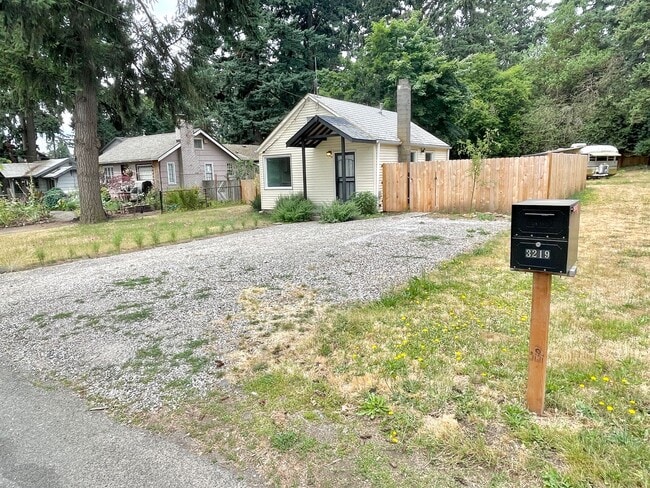 Photo - Powellhurst-Gilbert Remodeled Bungalow, Fenced Yard, Off-Street Parking, In-Unit Laundry