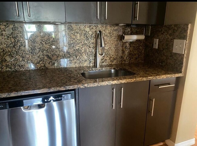 Photo - 21103 Glenmoor Dr