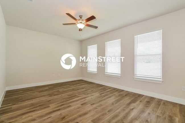 Photo - 4 Bedroom Pet-Friendly Home in Deland, FL with Main Street Renewal