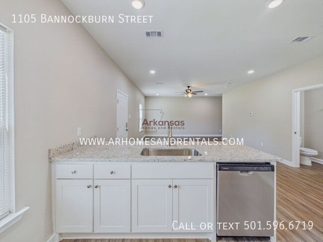 Photo - 1105 Bannockburn St