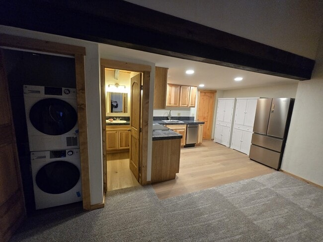 Building Photo - 320 Blue River Rd