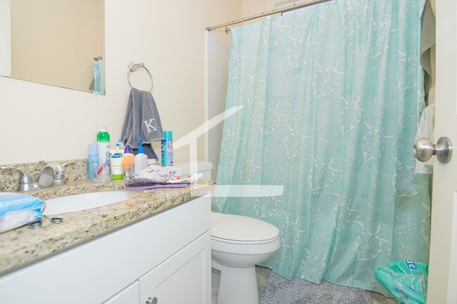 Photo - Modern Apt with Laundry In Unit, Stainless Steel Appliances and NO FEE!