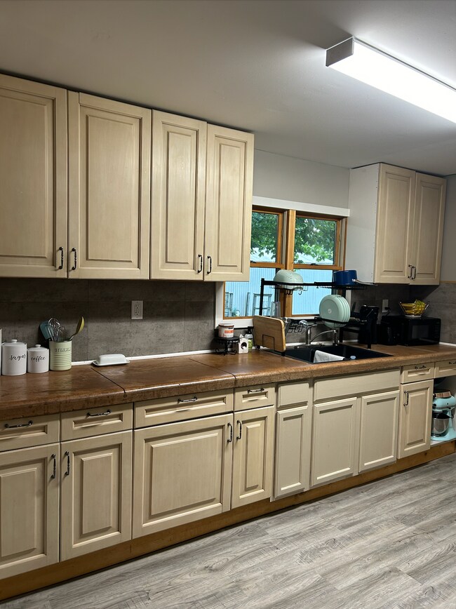 Photo - 605 E Hamilton St