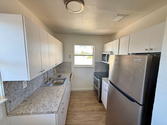236 SW 10th Ave Unit B