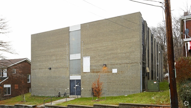 Building Photo - 205 Robinson St