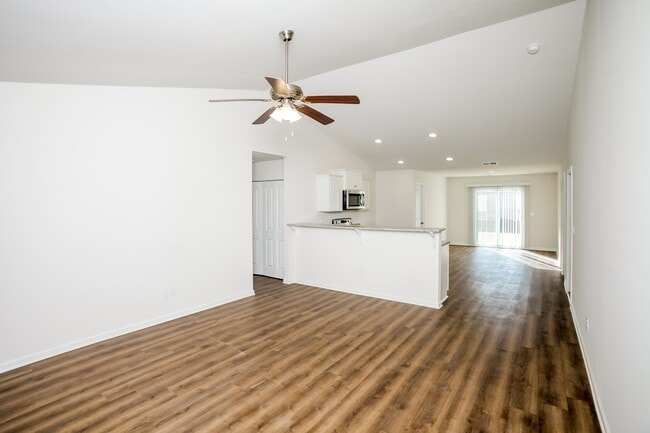 Photo - 475 Conifer St