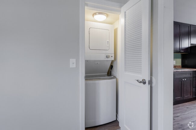 1BR 1BA - 675SF