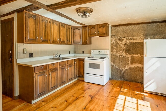 Photo - 475 Center St Unidad L