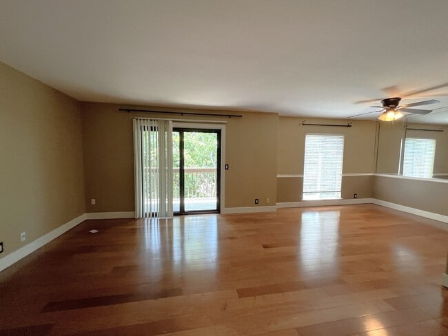 Photo - Great 1 bedroom, 1 bathroom condo in the heart of Green Hills!