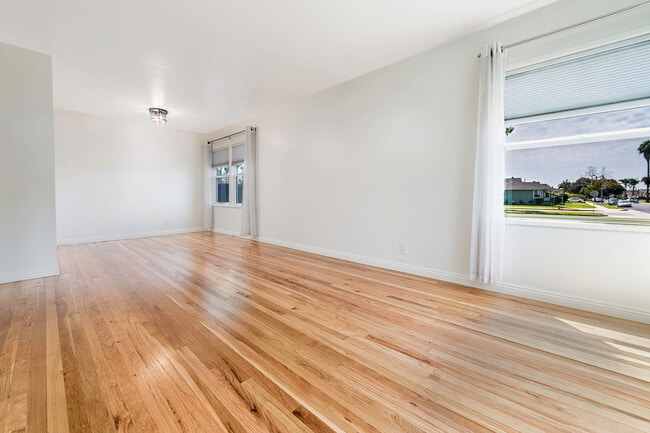 Photo - 4906 Fidler Ave