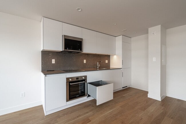 Building Photo - 150 The Donway W Unit 308