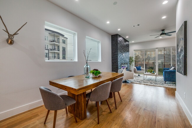 Photo - 2714 N Carroll Ave