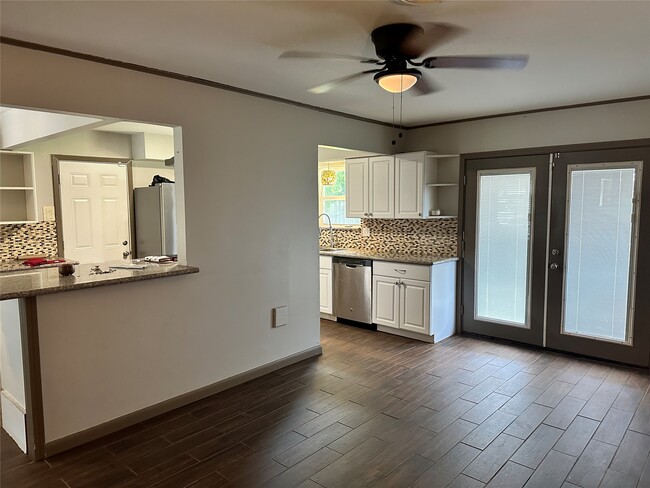 Building Photo - 9414 Highmeadow Dr