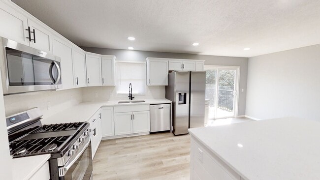 Photo - Large Updated 4-Bedroom Home for Rent – Moline