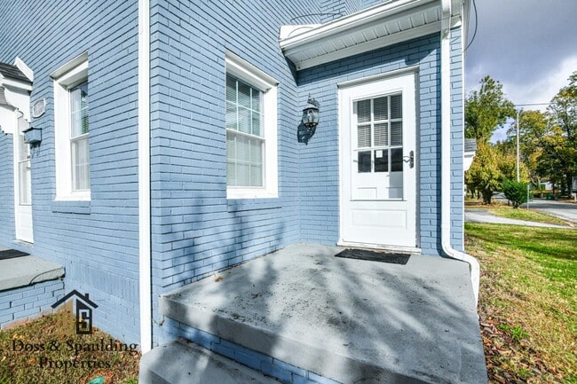 Building Photo - 409 Richardson Ave