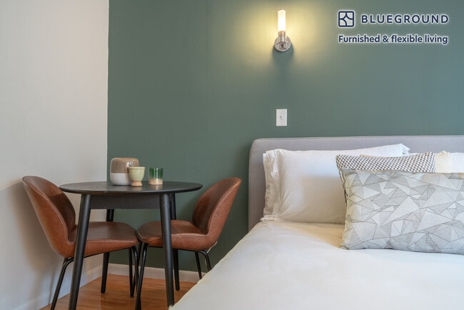 Photo - 179 St Botolph St Unidad FL1-ID136