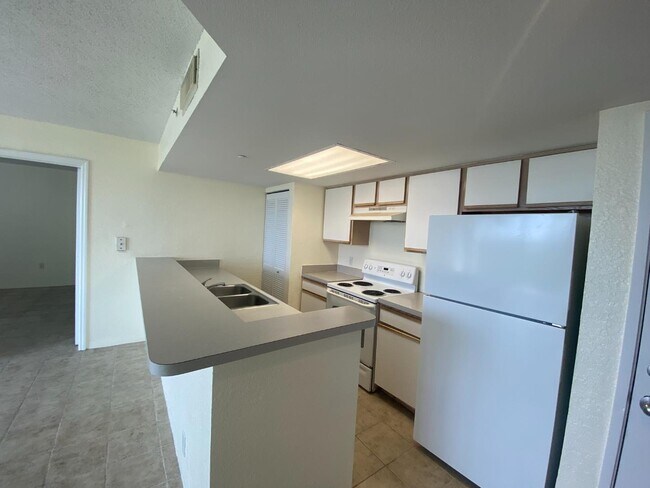 3655 Seaside Dr Unidad 423