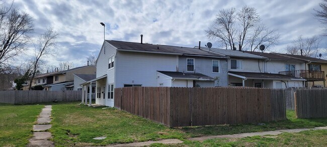 Photo - Spacious 3 Bedroom Townhouse for Rent