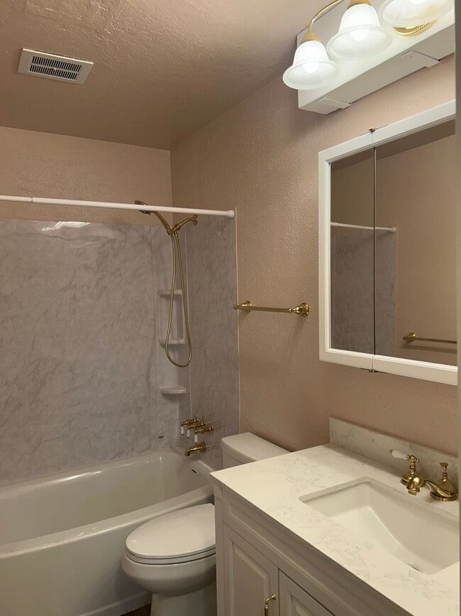 Photo - (766) Waverly Drive Albany - 2 Bedroom / 1 Bath Unit 1570