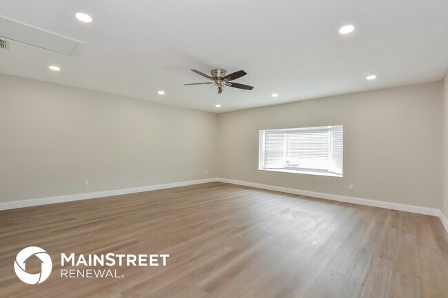 Photo - 304 Sir Lawrence Dr