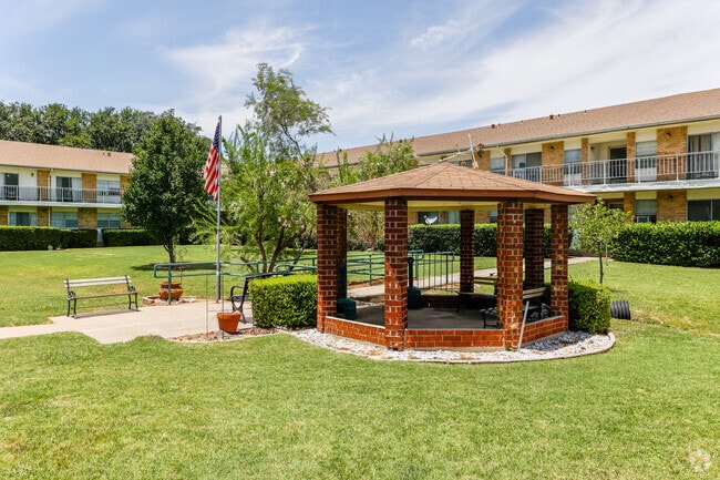 Apple Courtyard - Forest Dale Apartments Utilities Included!