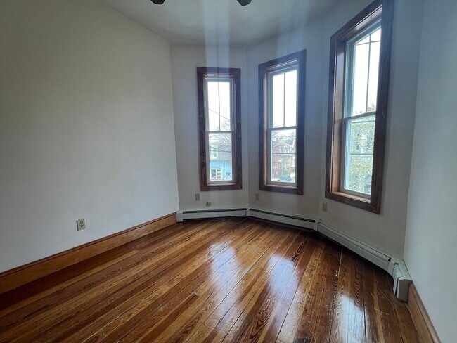 Building Photo - 18 Houghton St Unit #1