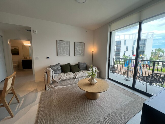 Photo - 20540 NW 17th Ave Unidad 2