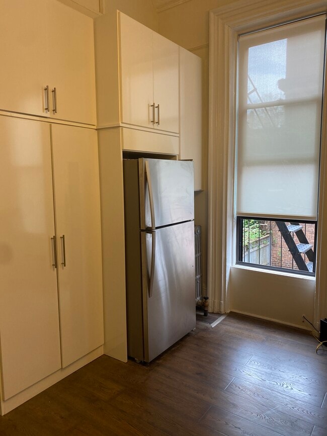 Photo - 549 Henry St