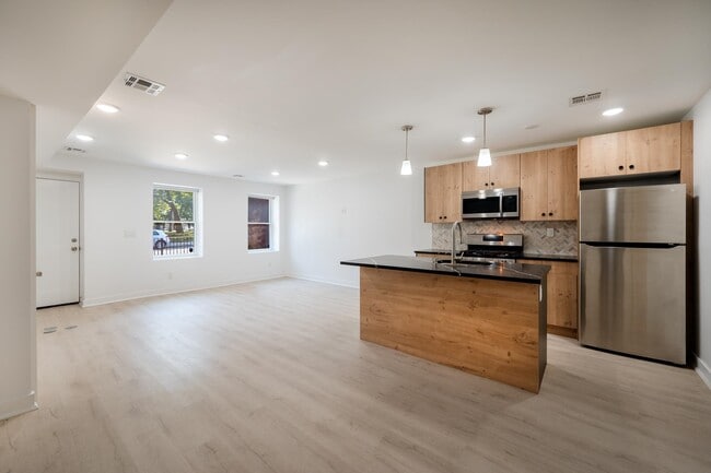Building Photo - 782 Grand St Unit 1 Rental