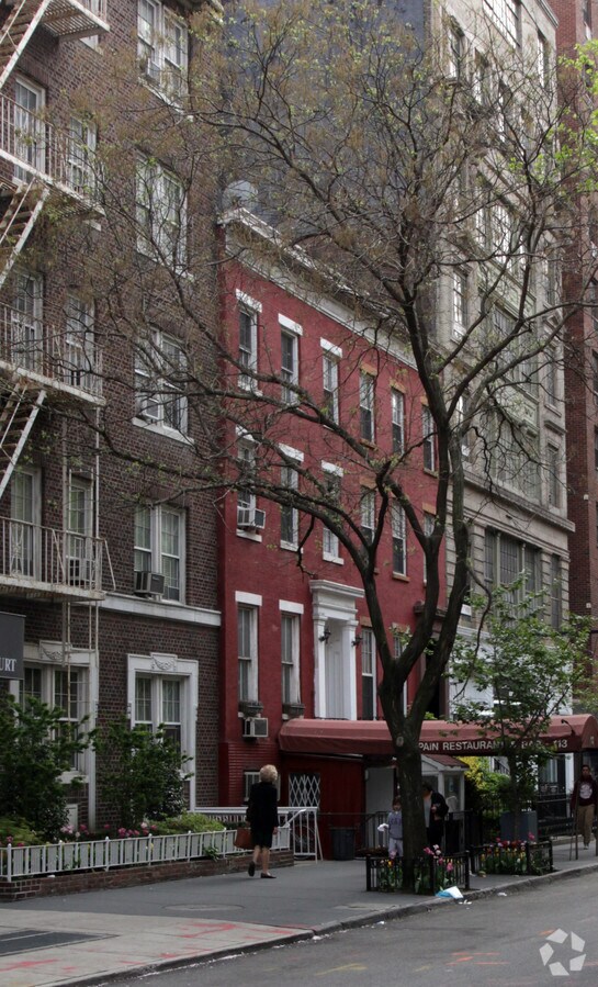 Photo - 113 W 13th St
