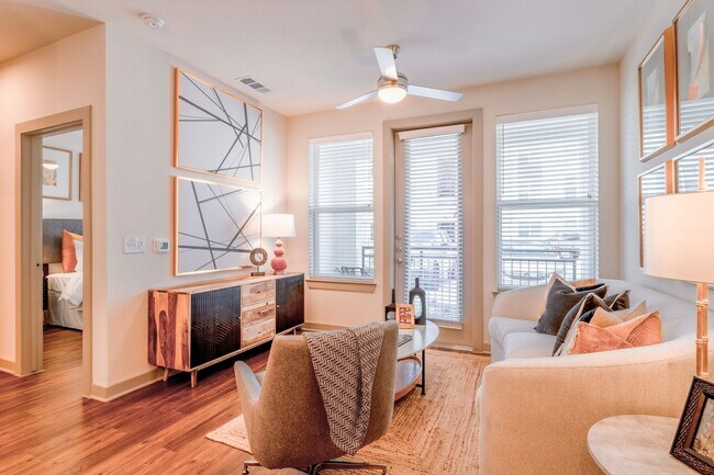 Photo - Prime Houston Location | Modern Interiors! Unidad ESA