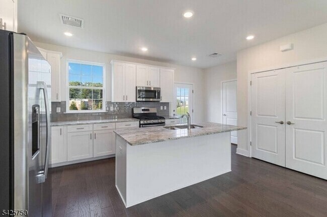 Photo - 28 Colgate Dr